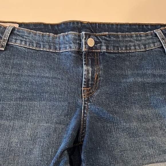 GAP Maternity Cuffed Shorts Size 33 / 16 R - Picture 14 of 16